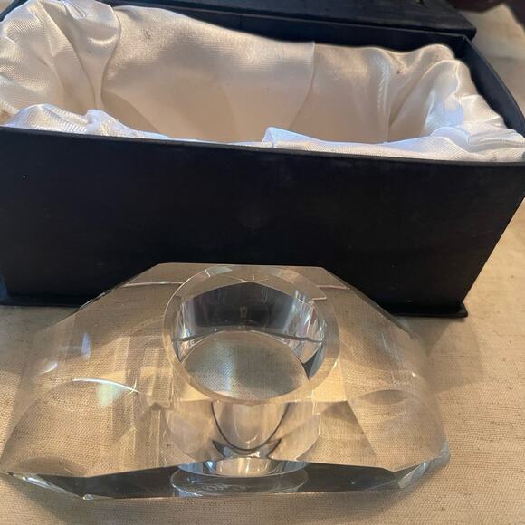 Oleg Cassini Crystal tealight candle holder with box - Picture 5 of 10